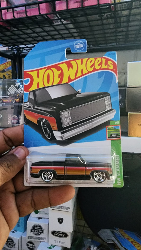 Hot Wheels '83 CHEVY SILVERADO  K CASE 2023
