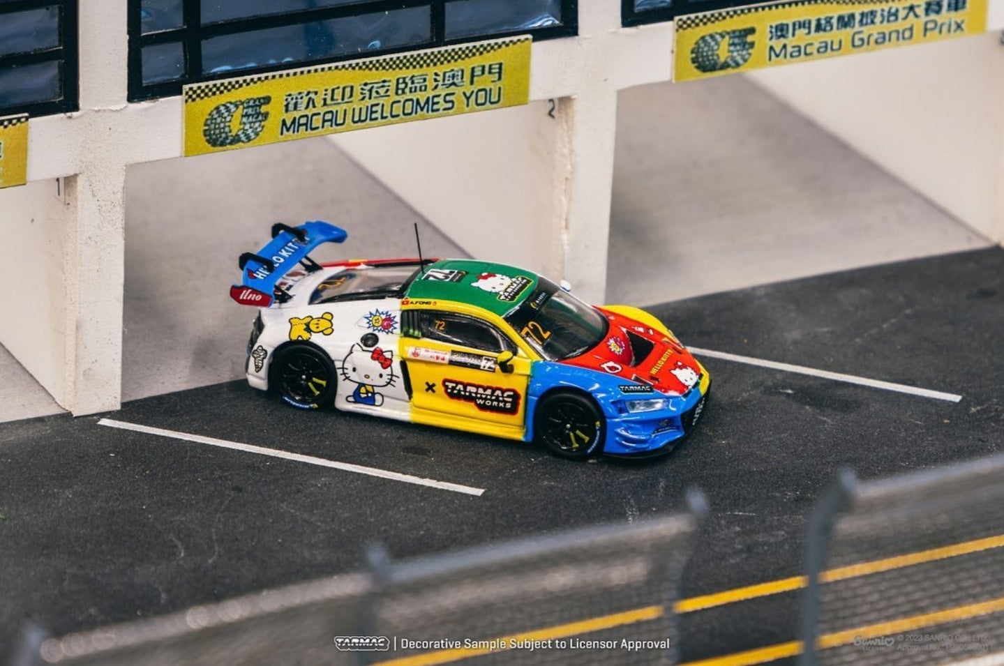 Tarmac Works x Hello Kitty 1:64 Audi R8 LMS GT3 Evo II Macau GT Cup 2022 Uno Racing – Adderly Fong- Hobby64